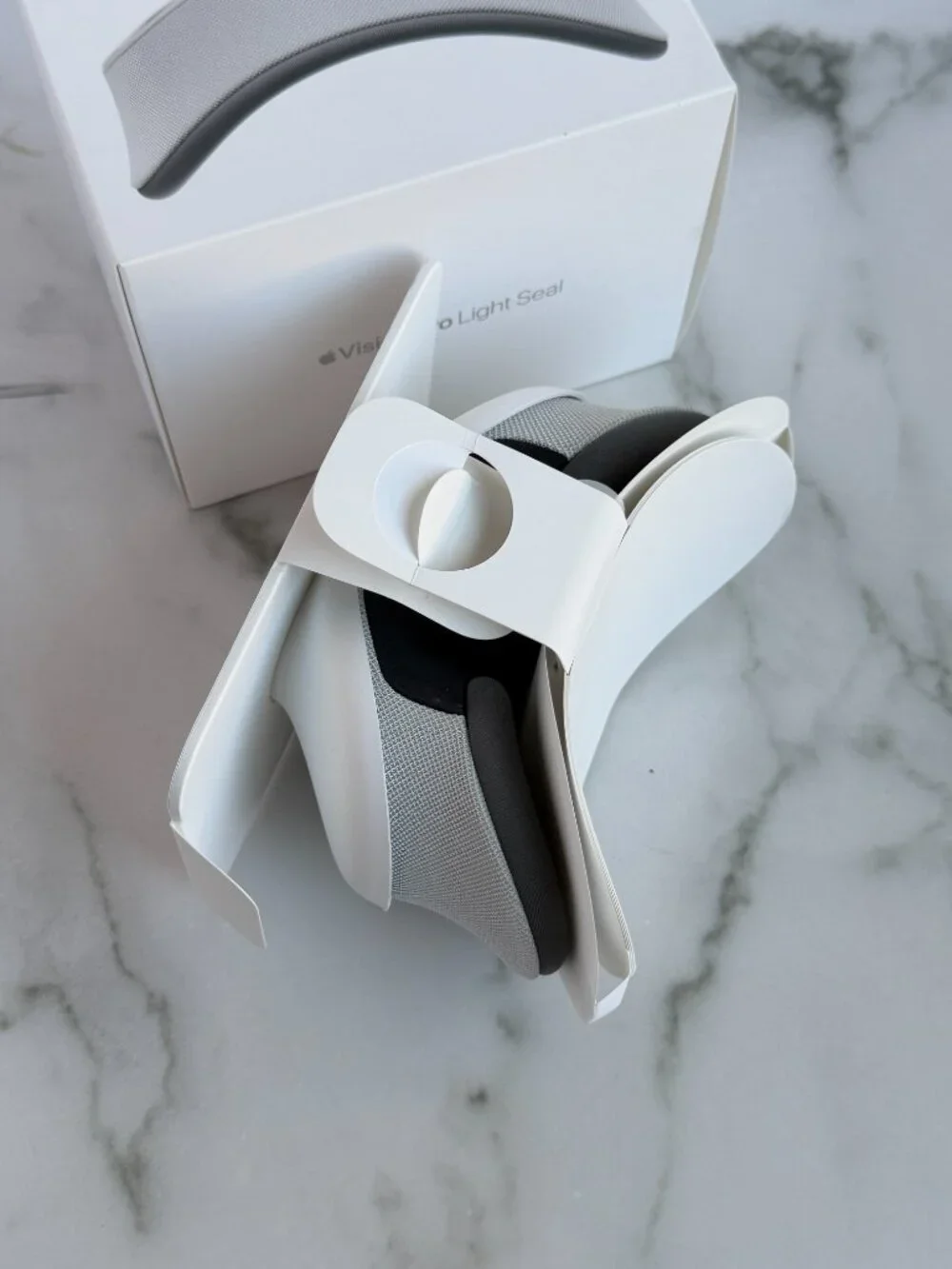 Apple Vision Pro Light Seal 25W with W Cushion & Original Box NEW